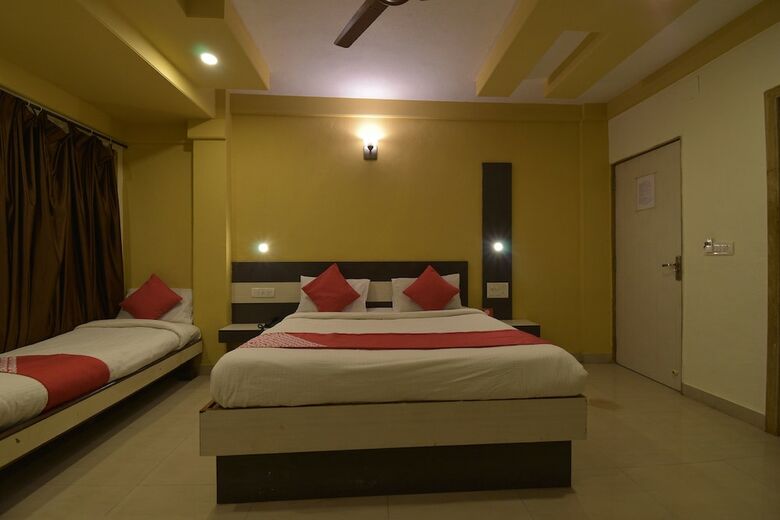 Oyo 23516 Hotel Laxmi