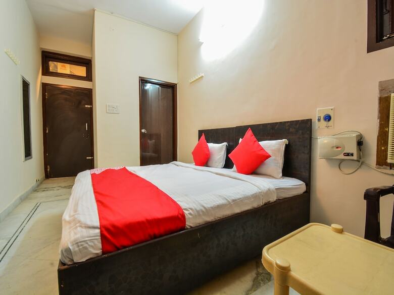Hotel Oyo 19463 Sapphire Palace