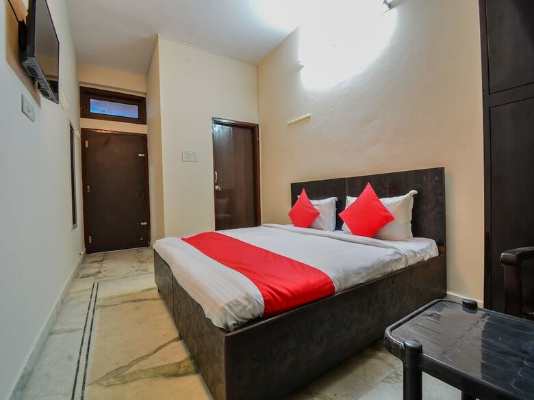 Hotel Oyo 19463 Sapphire Palace