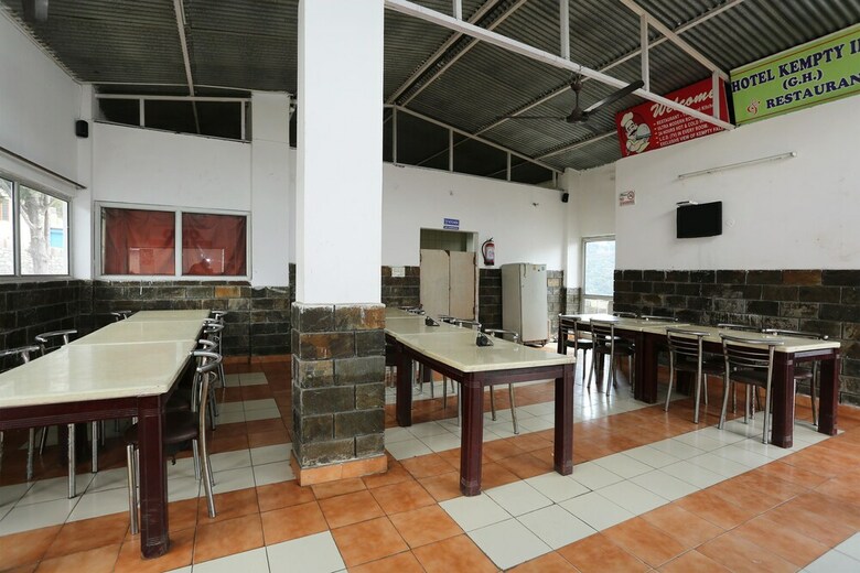 Oyo 22492 Hotel Kempty Residency