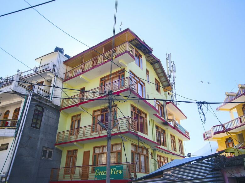 Oyo 27062 Hotel Green View