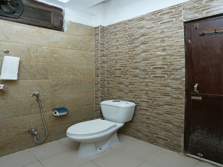 Oyo 16906 Hotel Balsons
