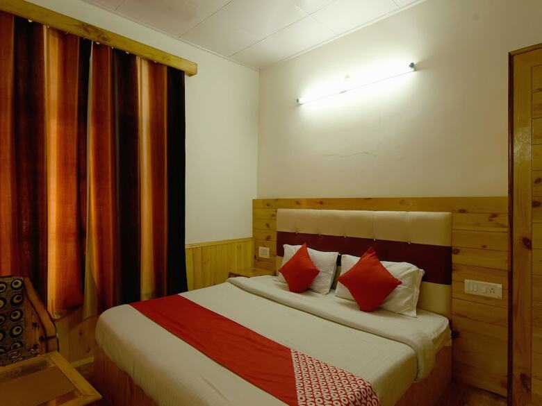Hotel Oyo 17358 D K Residency