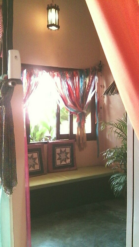 Hostal Indy Hostel At Maenam