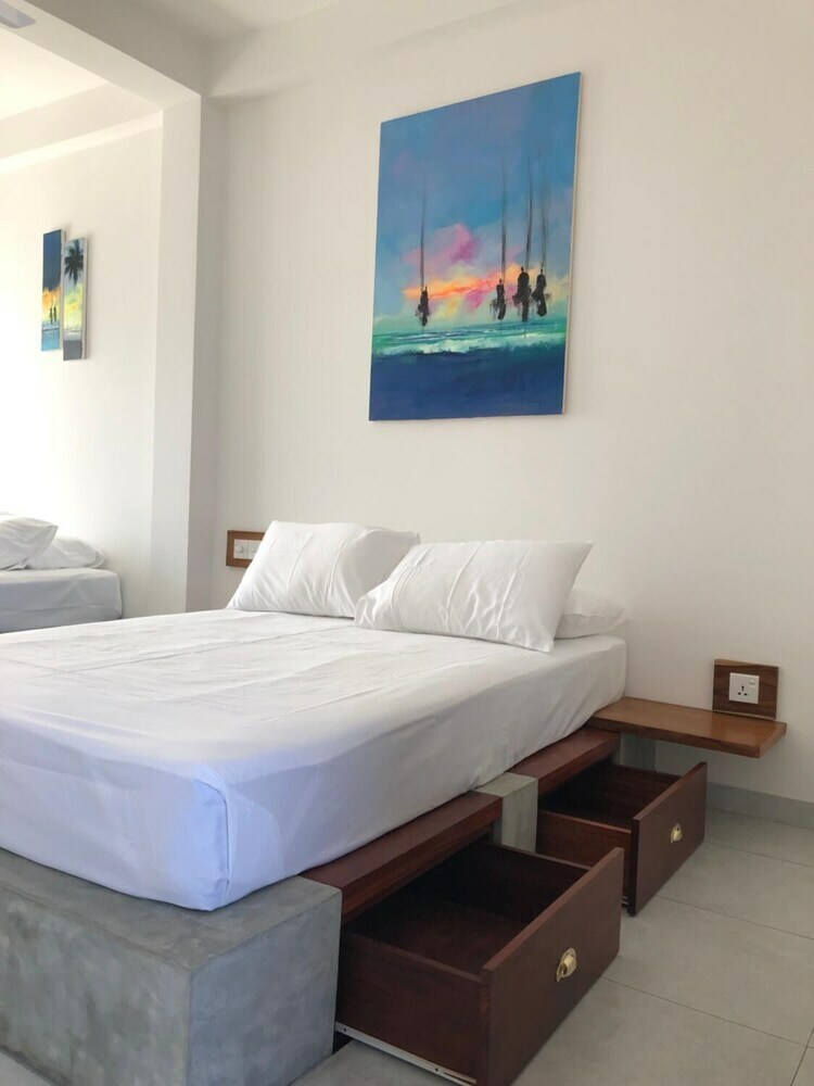 Hotel Dasu's Restaurant & Villa