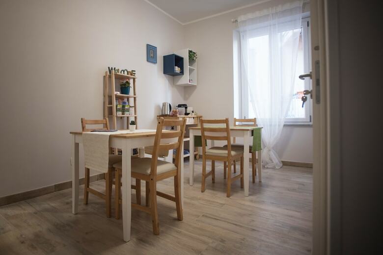 6thland - Rent Rooms  La Spezia