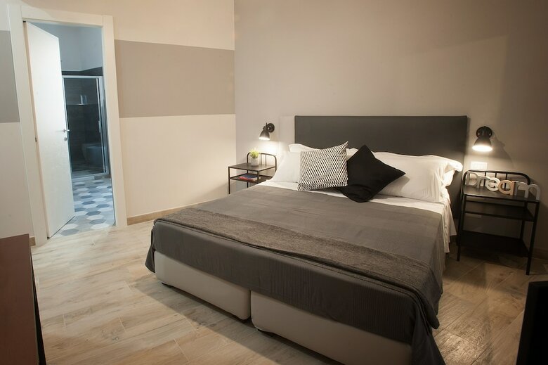 6thland - Rent Rooms  La Spezia