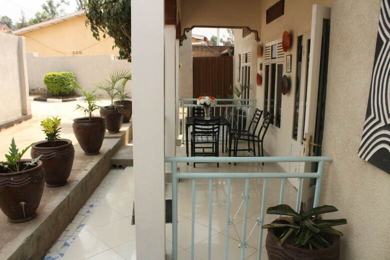 Hotel Happy Home And Dine