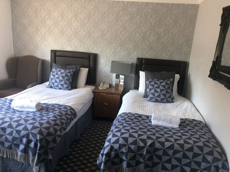 Hotel Raleghs Cross Inn