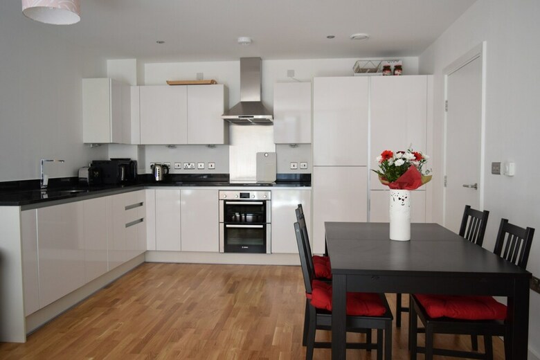 Spacious 2 Bedroom Apartment In Blackheath