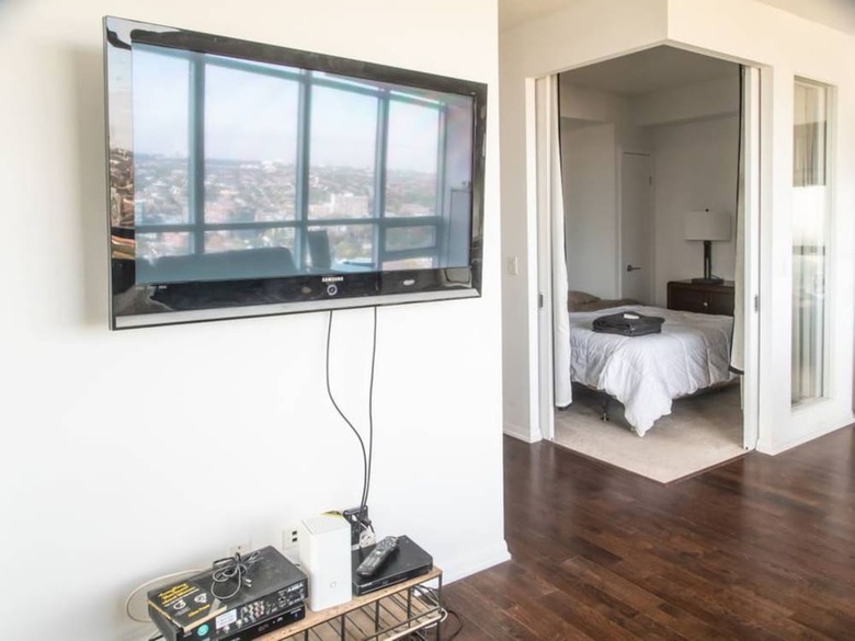 Modern 2 Bedroom Condo With Cn Tower Views