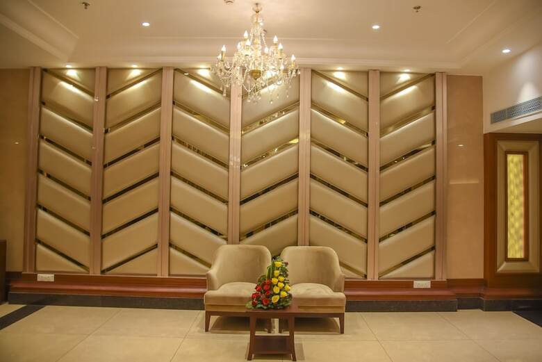 Hotel Bharawan Clarks Inn Express
