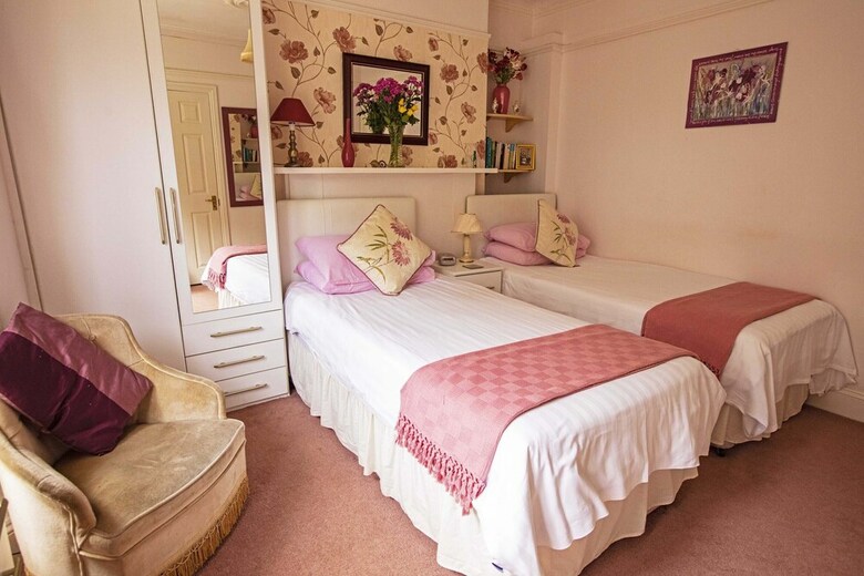 Cladda House & Holiday Apartments