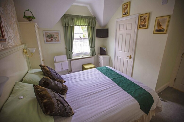 Cladda House & Holiday Apartments