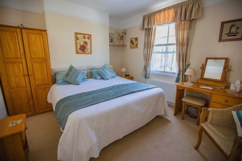Cladda House & Holiday Apartments