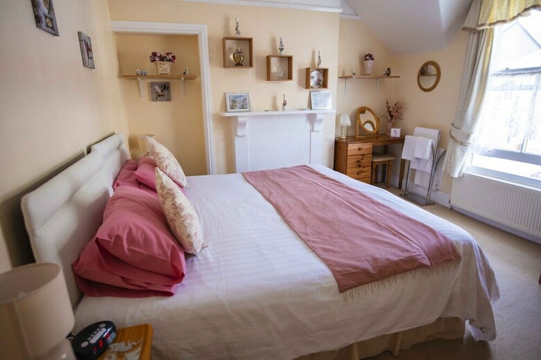 Cladda House & Holiday Apartments