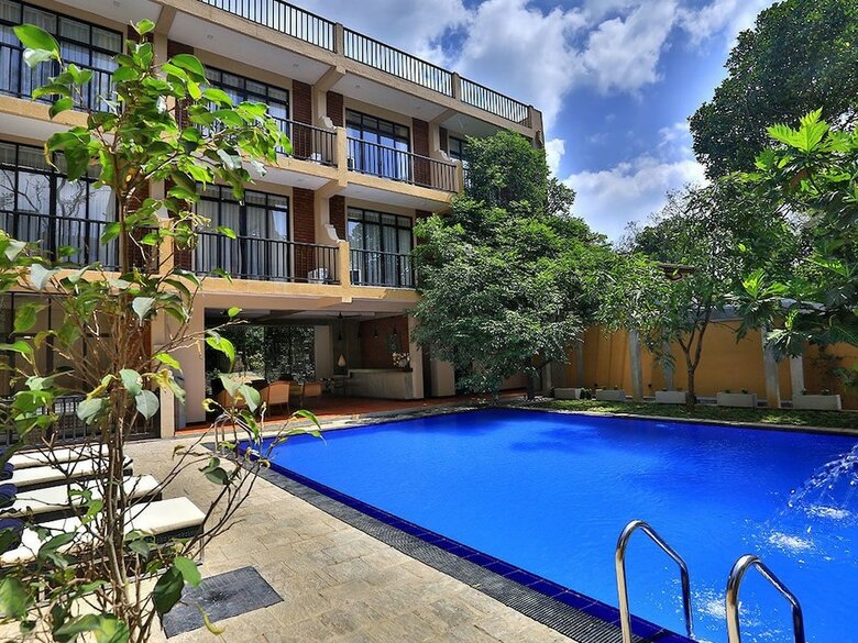 Hotel Lily's Resort