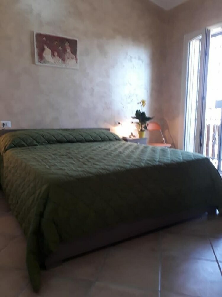 Hollywood B&B