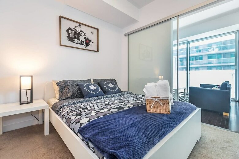 Apartamentos Cn Tower & Lake View, Luxury Condo In Downtown