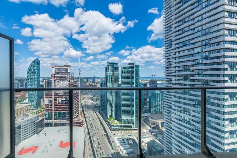 Apartamentos Lakeshore & Downtown View From High Rise Condo