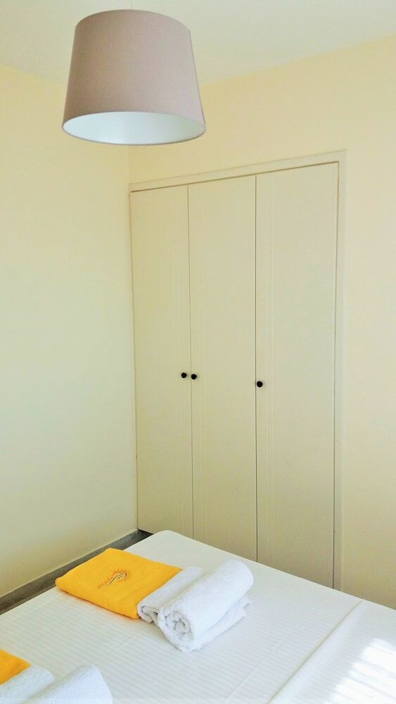 Apartamentos 401 Dhalia Court