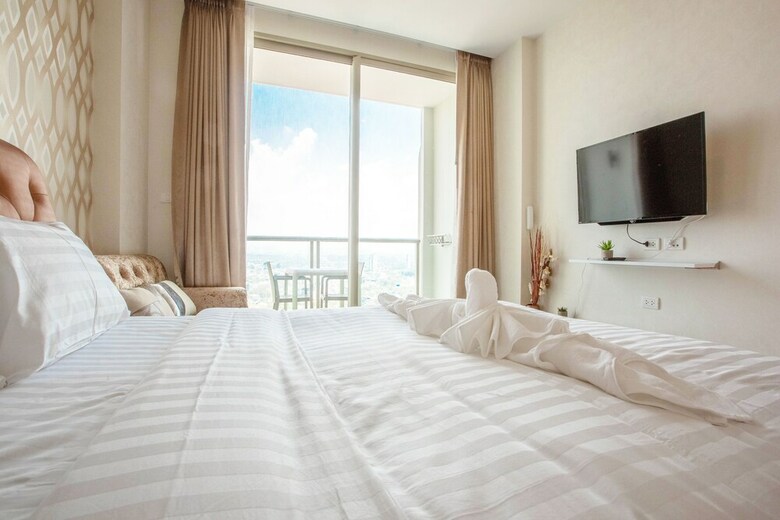 Riviera Wongamat Condo By Favstay