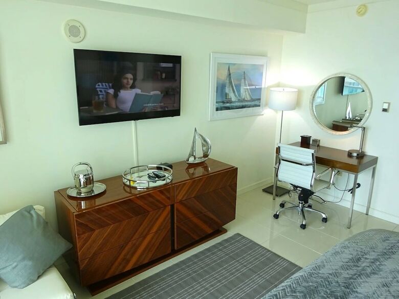 Hotel Ocean Million Dollar View Studio + Balcony #2