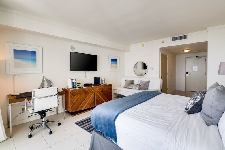 Hotel Ocean Million Dollar View Studio + Balcony #2