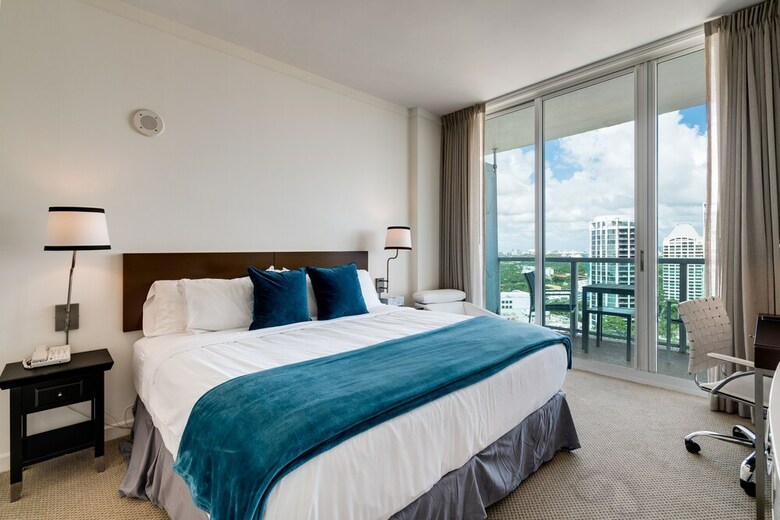 Hotel Ocean, Marina & City View Studio + Balcony #1