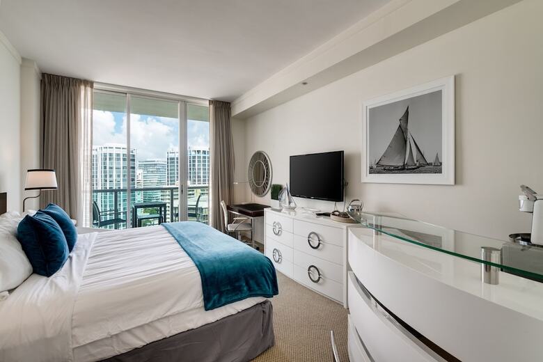 Hotel Ocean, Marina & City View Studio + Balcony #1