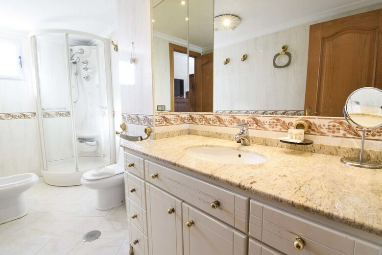 Apartamentos Letmalaga Babel