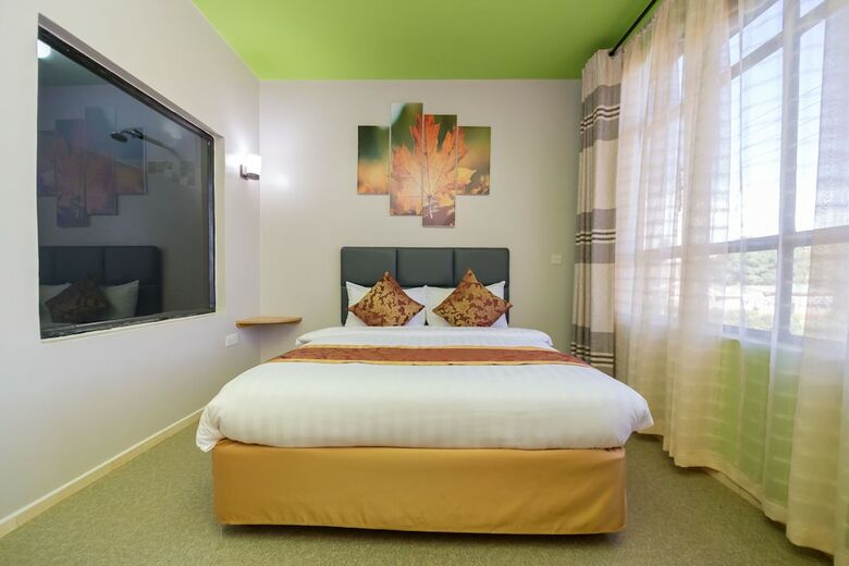 Hotel Maple Inn
