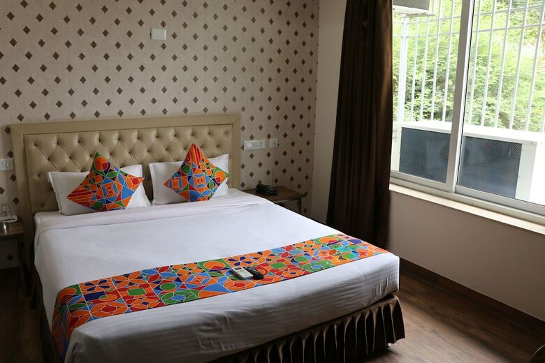 Hotel S.r Residency