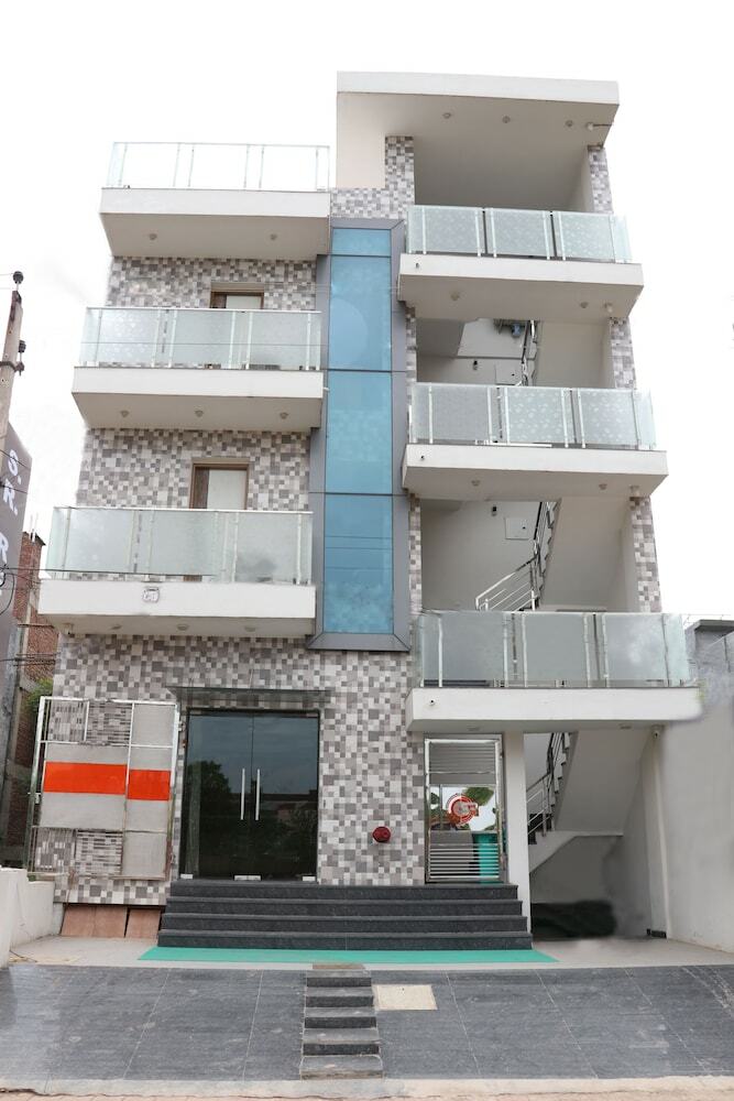 Hotel S.r Residency