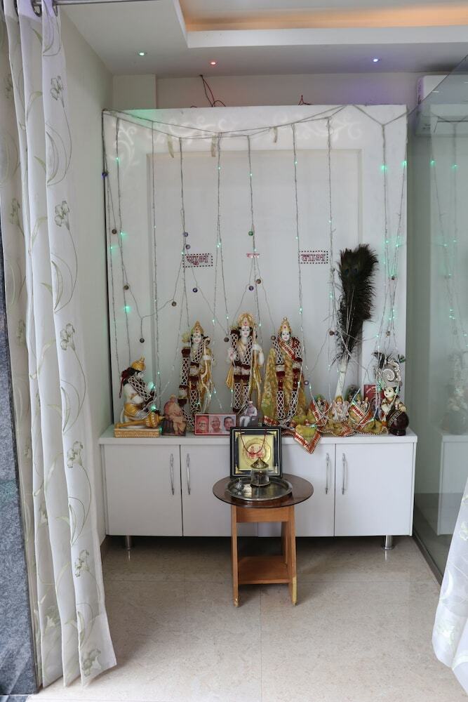Hotel S.r Residency
