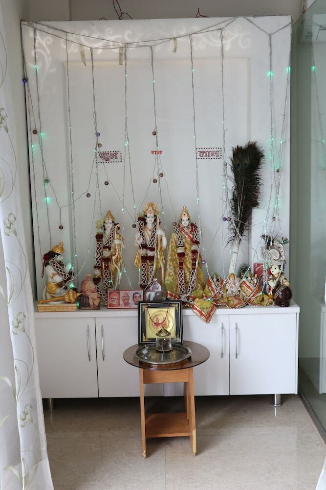 Hotel S.r Residency