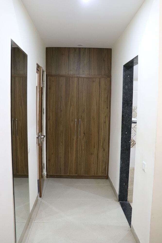 Hotel S.r Residency