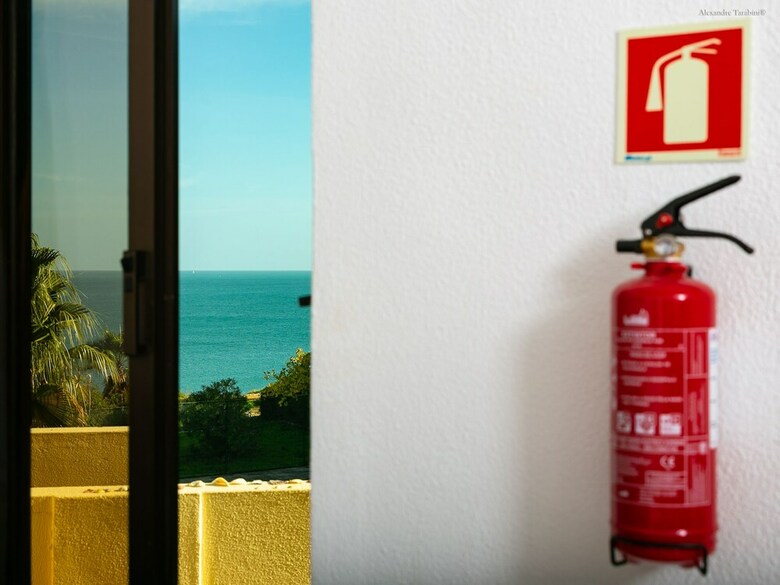 A15- Cliffside Beach Apartment By Dreamalgarve