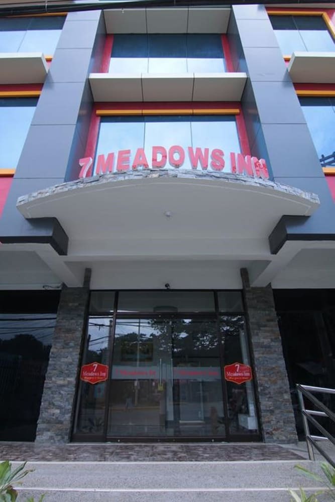 Hotel 7 Meadows Inn