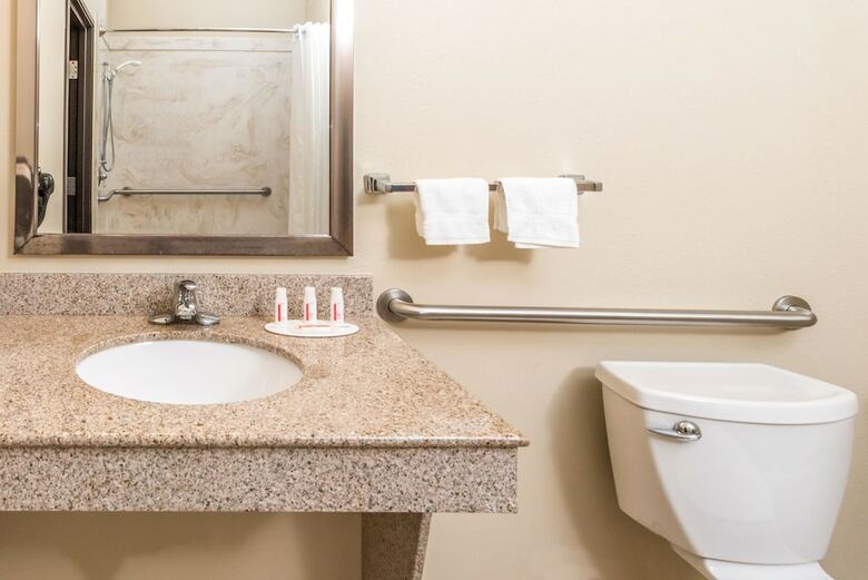 Hotel Ramada By Wyndham College Station