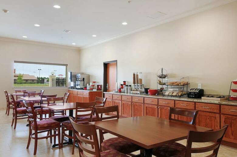 Hotel Ramada By Wyndham College Station