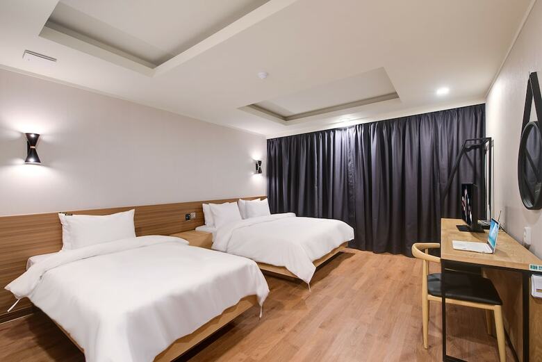 Hotel M