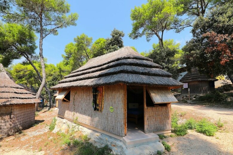 Pine Beach Pakostane