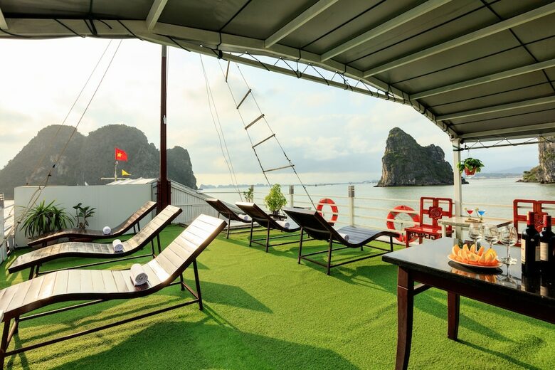 Cozy Bay Classic Cruise
