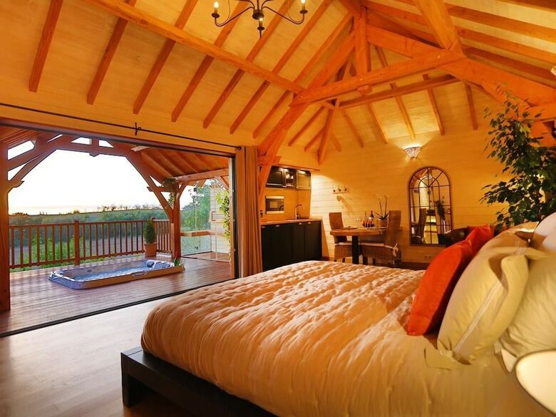 Cabane de Prestige Avec Jacuzzi Et Sauna Privatifs
