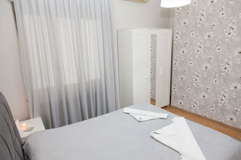 Fabulous Apartment Across Flisvos