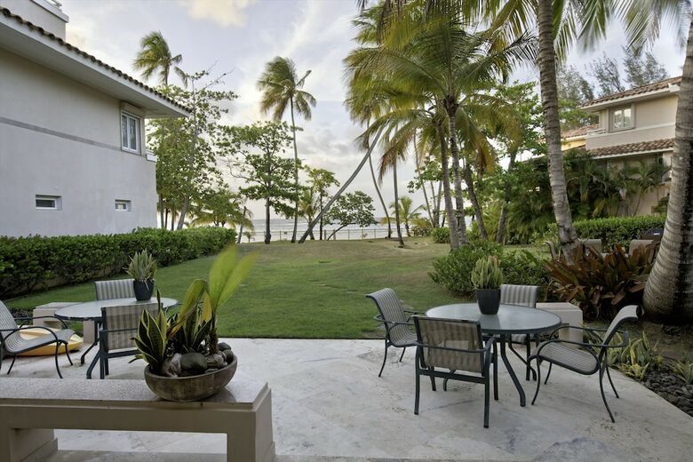 Villa Dorado Beach Cottages 14