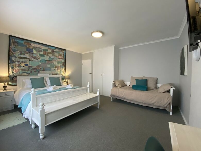Hotel Dolphin Circle Bed And Breakfast