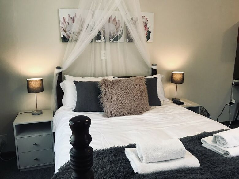 Hotel Dolphin Circle Bed And Breakfast