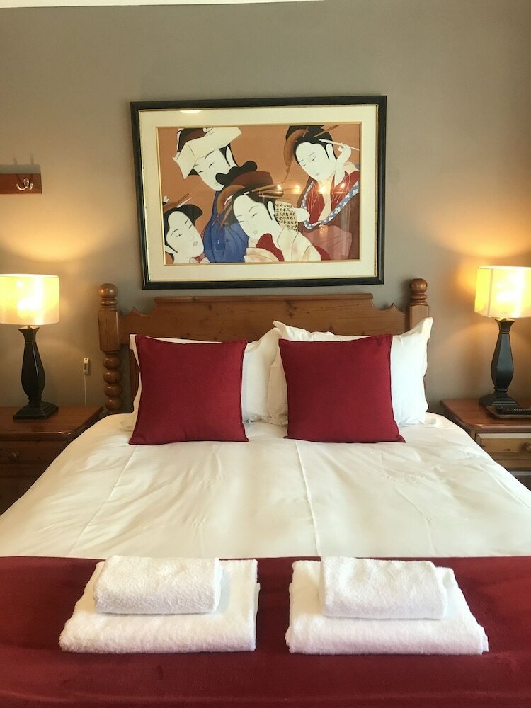 Hotel Dolphin Circle Bed And Breakfast